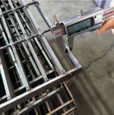 इष्टतम जल निकासी के लिए 38/50/76/100 मिमी क्रॉस बार पिच के साथ जस्ती स्टेनलेस स्टील ग्रिटिंग