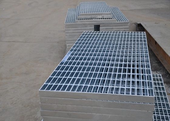 Q235/Q345 सामग्री स्क्वायर डिज़ाइन गैल्वेनाइज्ड स्टील ड्रेन ग्रेटिंग