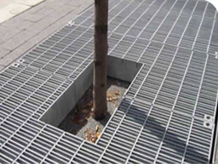 टिकाऊ स्टील ग्रेटिंग डिज़ाइन के साथ प्रीमियम ट्री पूल कवर