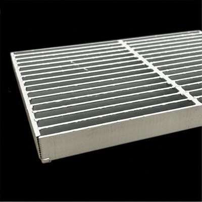 प्लेटफ़ॉर्म जल निकासी और खाई कवर के लिए 20x3 बेयरिंग बार के साथ दांतेदार जस्ती स्टील ग्रेटिंग