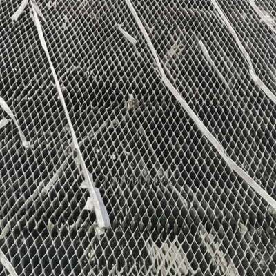 औद्योगिक पैदल मार्गों और प्लेटफार्मों के लिए हॉट डिप गैल्वेनाइज्ड सेरेटेड स्टेनलेस स्टील ग्रेटिंग