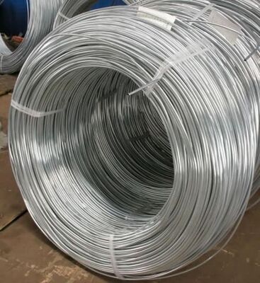 निर्माण और बाड़ लगाने के लिए 50-150 माइक्रोन जिंक कोटिंग के साथ हॉट डिप गैल्वेनाइज्ड आयरन वायर, जो निम्न कार्बन स्टील से बना है