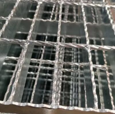 औद्योगिक पैदल मार्गों के लिए अनुकूलन योग्य आकारों के साथ गर्म डुबकी जस्ती भारी शुल्क स्टील ग्रिटिंग