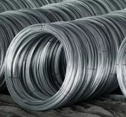 गर्म डुबोया जस्ती लोहे का तार Q195 कम कार्बन स्टील और 30-60g/m2 निर्माण और बंधन के लिए जिंक कोटिंग के साथ